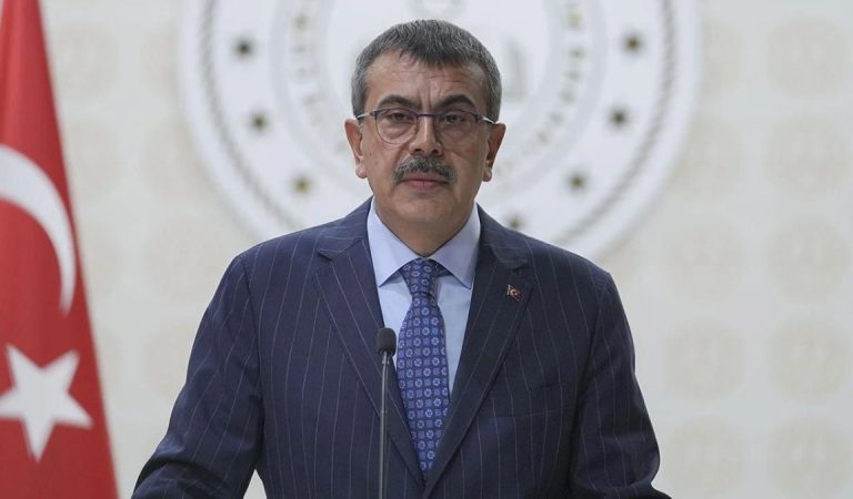 Yusuf Tekin’den kıymetli açıklamalar: Okutulacak dersi kalmamış öğretmene branş değişikliği masada