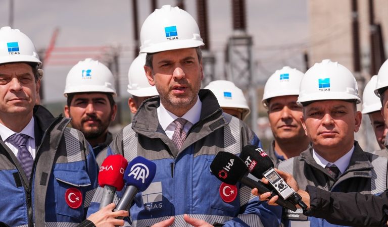 Alparslan Bayraktar: Türkiye’nin elektrik çizgilerinde kesintiye neden olacak sorun yok