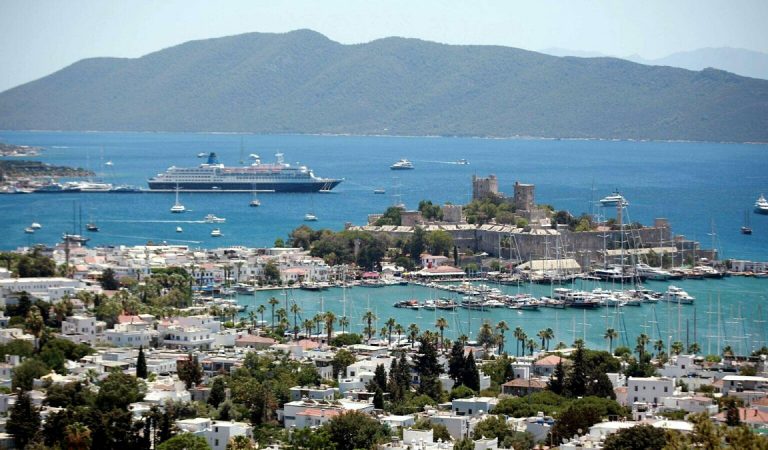 Bodrum’da tatilin maliyeti: Kişi başı oda 43 bin, plaj girişi 6 bin lira