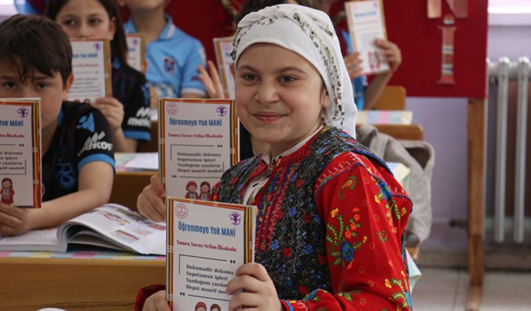 Trabzonlu öğretmen ve öğrencilerinin manilerle öğrenme seyahati