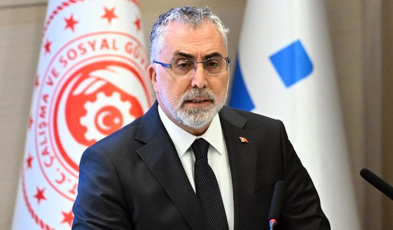 Vedat Işıkhan: İşsizlik oranı son 25 yılın en düşük düzeyinde