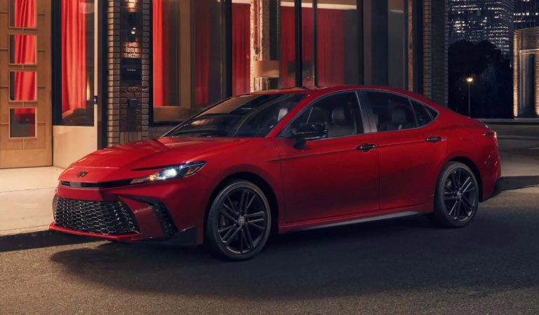 Yeni Toyota Camry, Nightshade versiyonuna kavuştu
