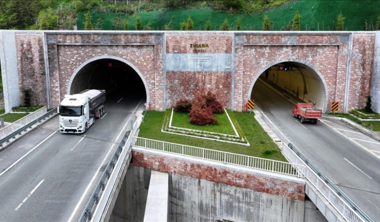 Yeni Zigana Tüneli’nden 2 yılda 3,5 milyona yakın araç geçti